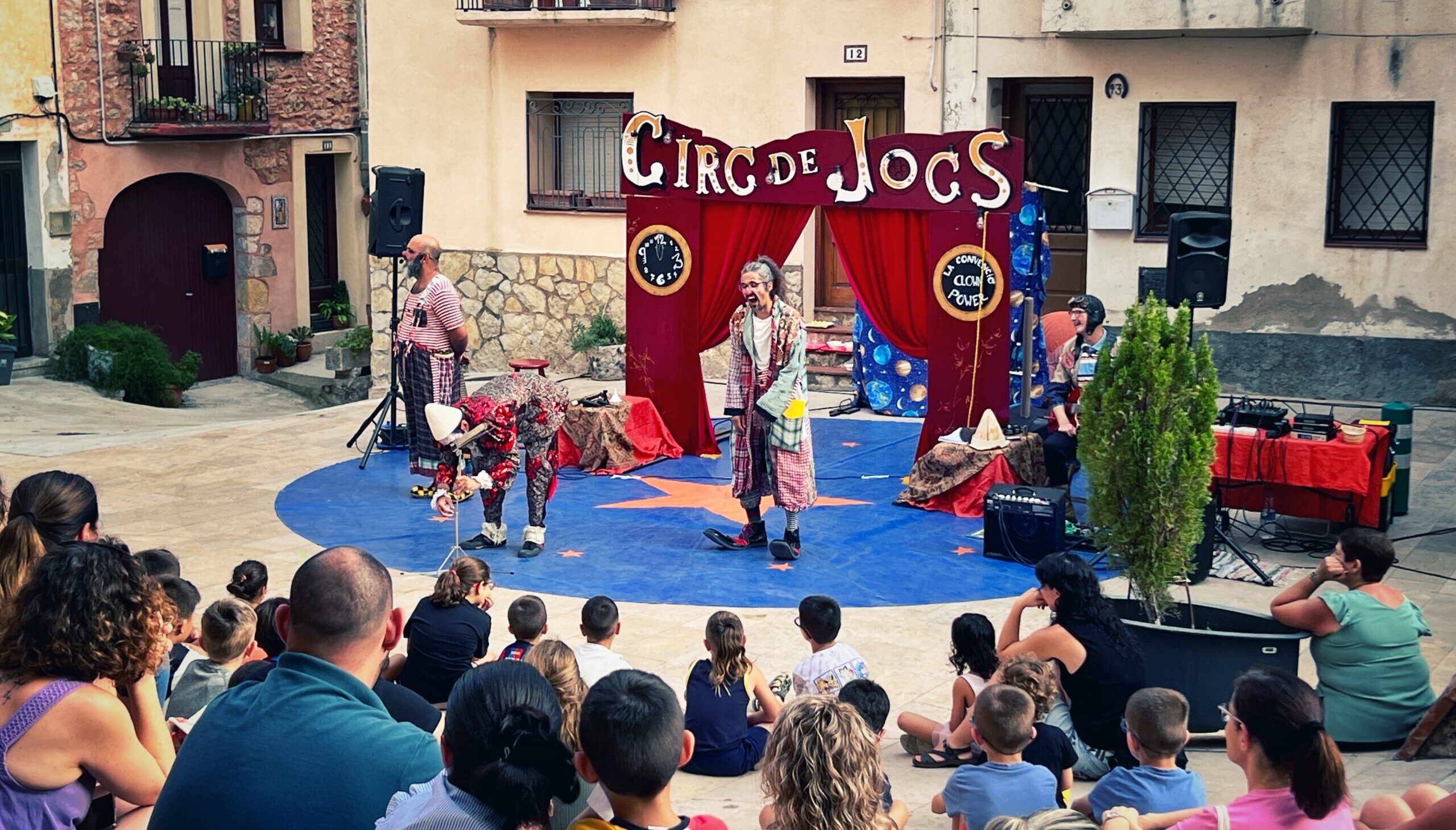 CIRC FUNKY EXPERIENCE + PLANTADA JOCS